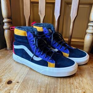 Vans Sk8-Hi 46 MTE DX High Top
Suede / Faux Fur Sneaker, Men’s 7.5 / Women’s 9